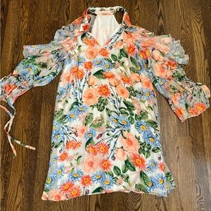 Alice + Olivia short flowery collared dress. Long sleeves with cutouts.